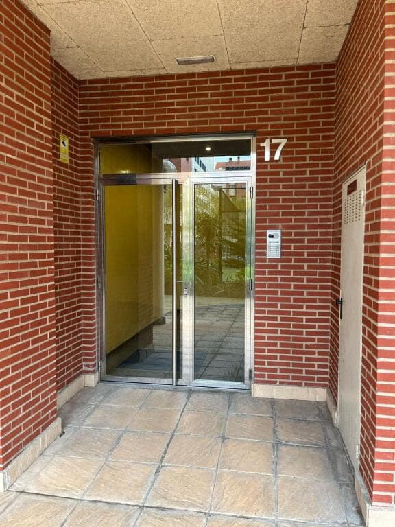 3 soveværelse Lejlighed til salg i Logrono med swimmingpool garage - € 340.000 (Ref: 9174314)