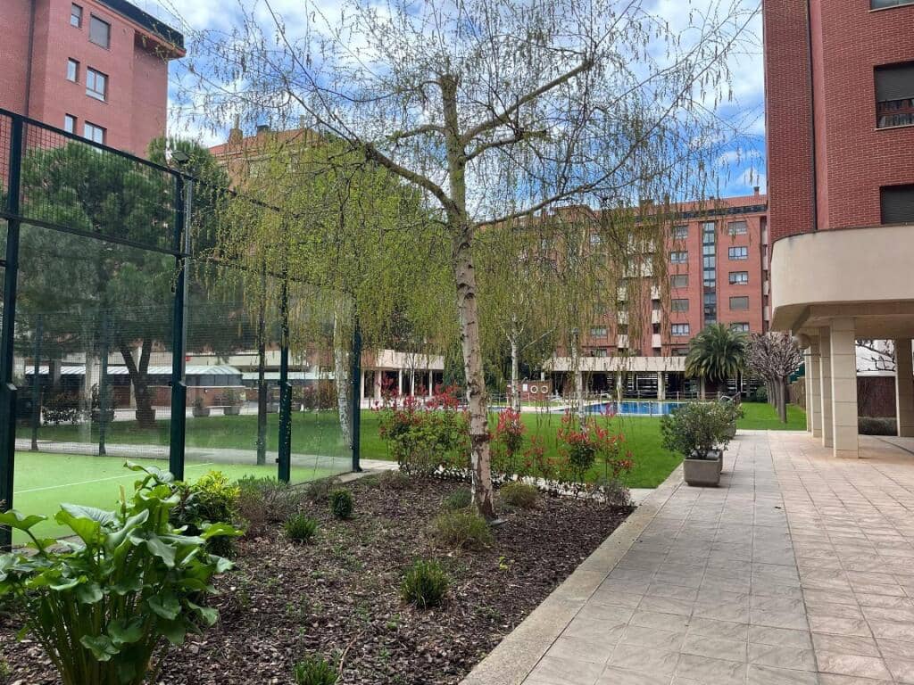 3 soveværelse Lejlighed til salg i Logrono med swimmingpool garage - € 340.000 (Ref: 9174314)