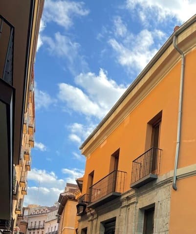 5 bedroom Flat for sale in Valladolid city with garage - € 850,000 (Ref: 9174318)