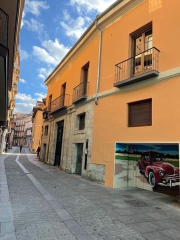 5 bedroom Flat for sale in Valladolid city with garage - € 850,000 (Ref: 9174318)