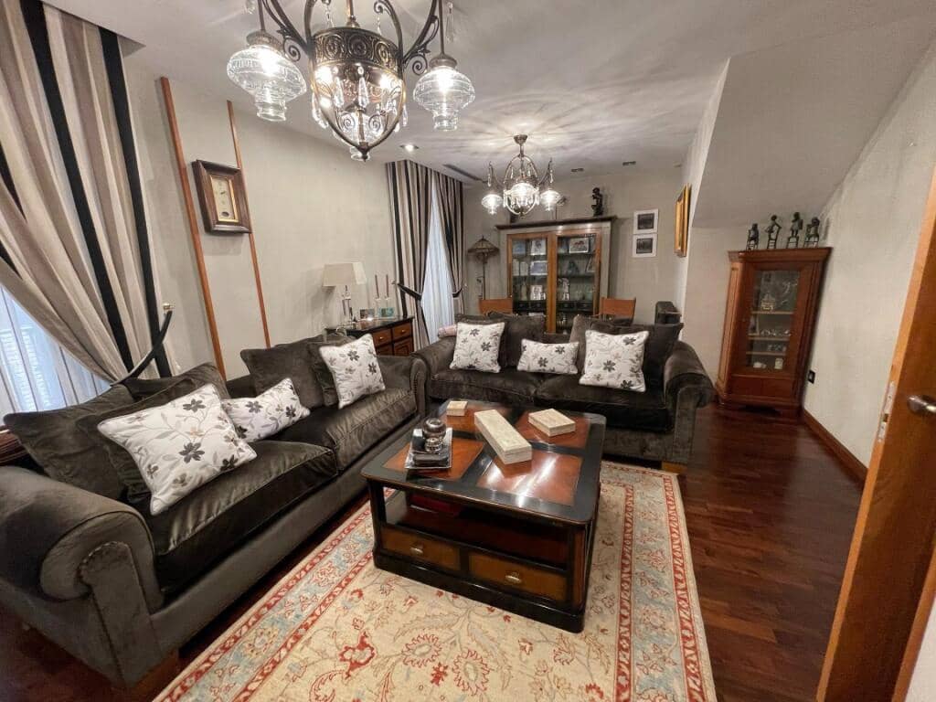 5 soveværelse Lejlighed til salg i Valladolid by med garage - € 850.000 (Ref: 9174318)