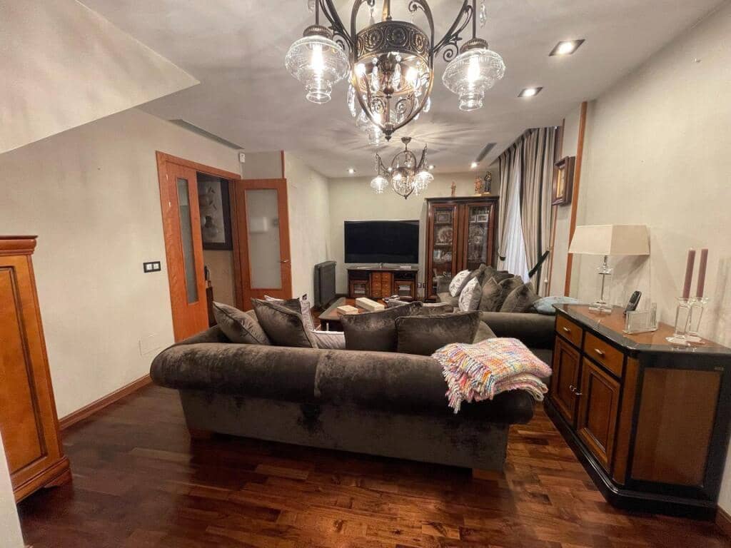 5 soveværelse Lejlighed til salg i Valladolid by med garage - € 850.000 (Ref: 9174318)