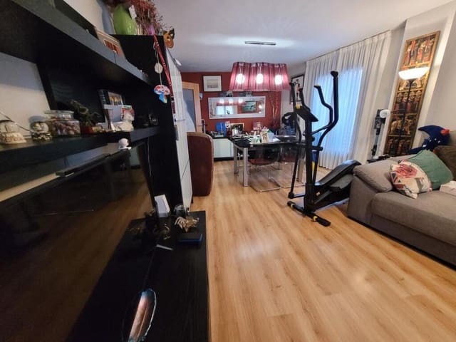 3 bedroom Apartment for sale in Santovenia de Pisuerga with garage - € 176,000 (Ref: 9174320)