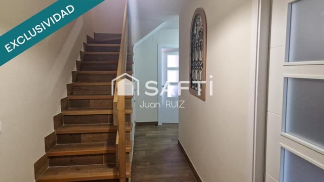 4 slaapkamer Rijtjeshuis te koop in Martín Miguel met garage - € 190.000 (Ref: 9174325)