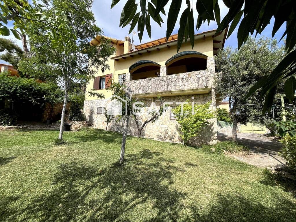 6 soveværelse Finca/Landehus til salg i La Bisbal del Penedes med swimmingpool garage - € 365.000 (Ref: 9174337)