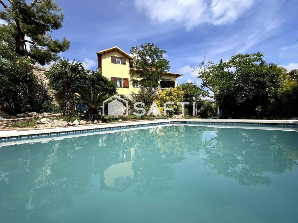 6 soveværelse Finca/Landehus til salg i La Bisbal del Penedes med swimmingpool garage - € 365.000 (Ref: 9174337)