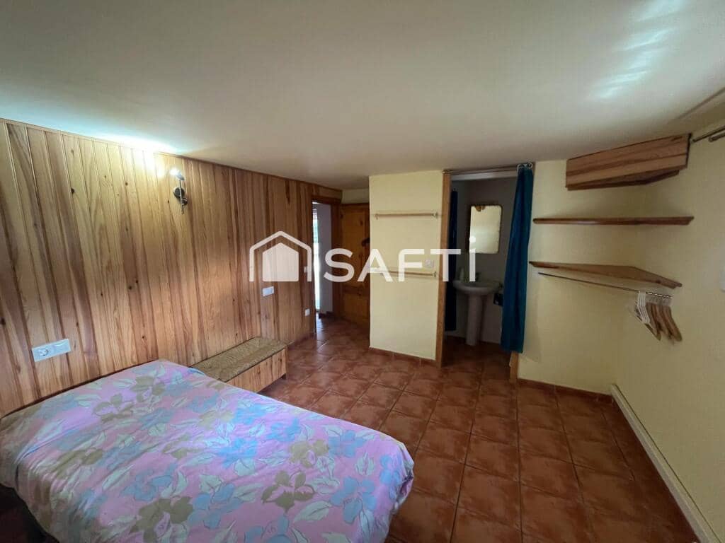 6 soveværelse Finca/Landehus til salg i La Bisbal del Penedes med swimmingpool garage - € 365.000 (Ref: 9174337)