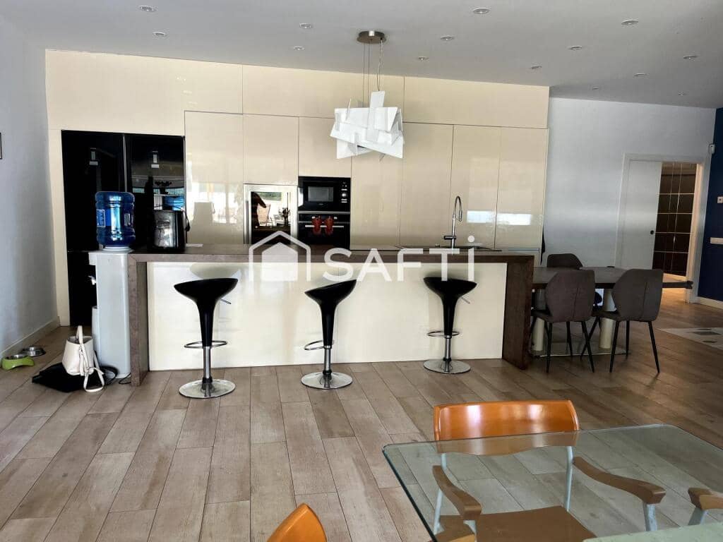 10 soverom Villa til salgs i Cubelles med svømmebasseng garasje - € 835 000 (Ref: 9174338)