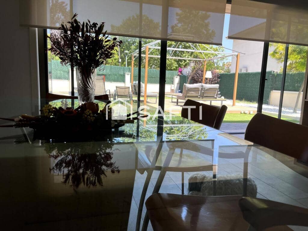 10 soverom Villa til salgs i Cubelles med svømmebasseng garasje - € 835 000 (Ref: 9174338)