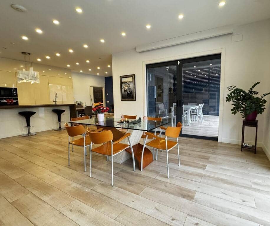 10 soverom Villa til salgs i Cubelles med svømmebasseng garasje - € 835 000 (Ref: 9174338)