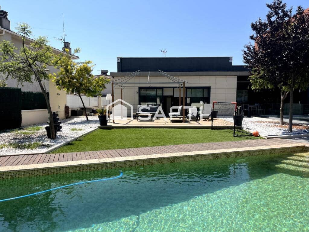 10 soverom Villa til salgs i Cubelles med svømmebasseng garasje - € 835 000 (Ref: 9174338)