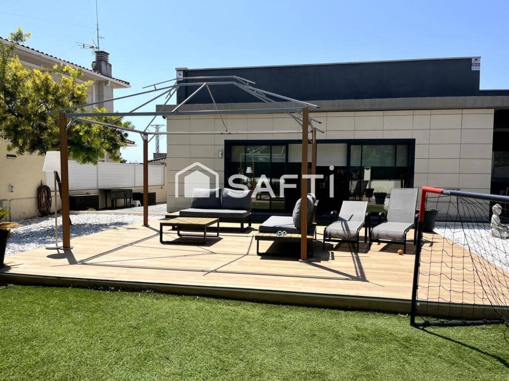 10 soverom Villa til salgs i Cubelles med svømmebasseng garasje - € 835 000 (Ref: 9174338)