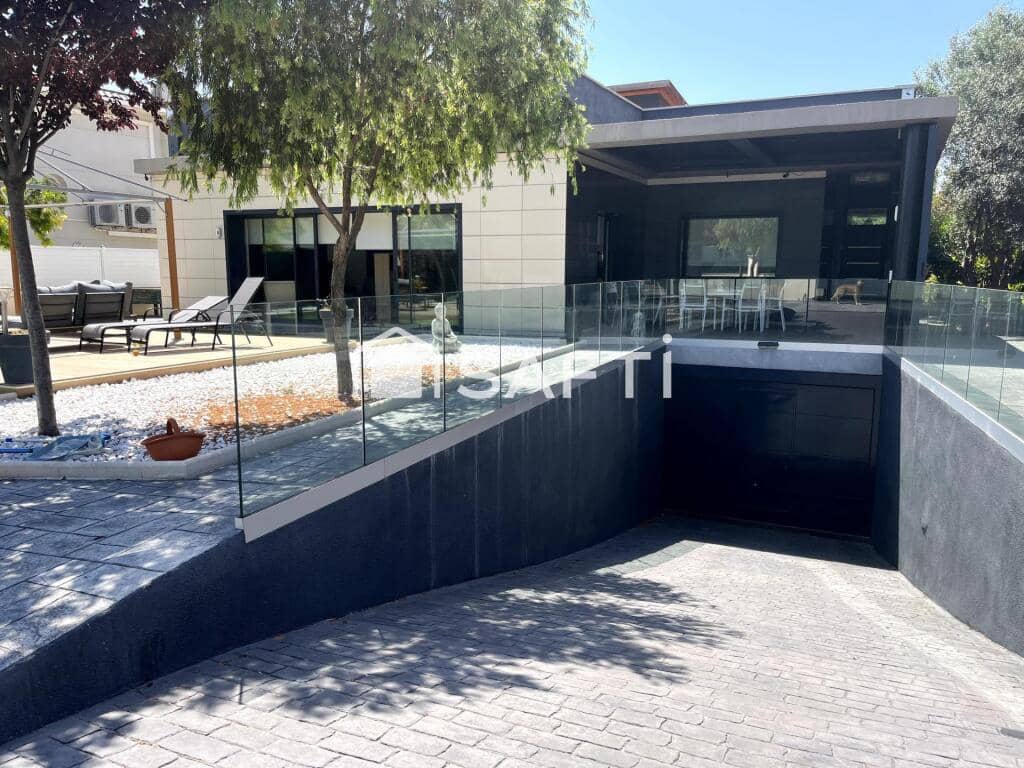 10 soverom Villa til salgs i Cubelles med svømmebasseng garasje - € 835 000 (Ref: 9174338)