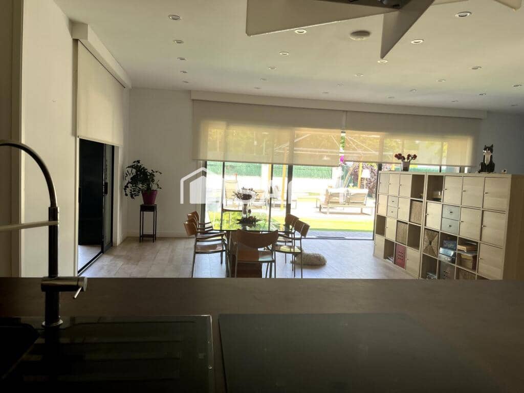 10 soverom Villa til salgs i Cubelles med svømmebasseng garasje - € 835 000 (Ref: 9174338)