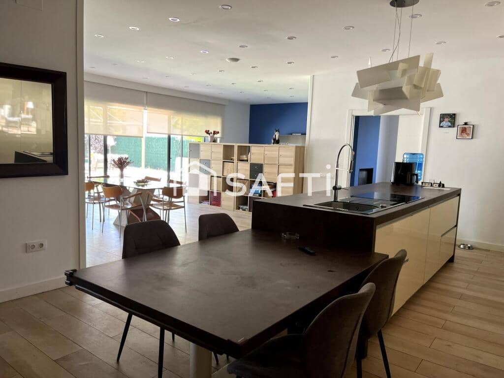 10 soverom Villa til salgs i Cubelles med svømmebasseng garasje - € 835 000 (Ref: 9174338)