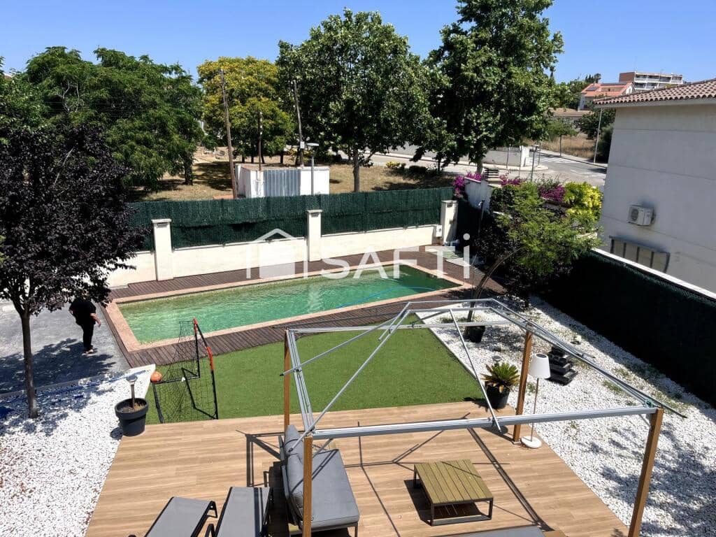 10 soverom Villa til salgs i Cubelles med svømmebasseng garasje - € 835 000 (Ref: 9174338)