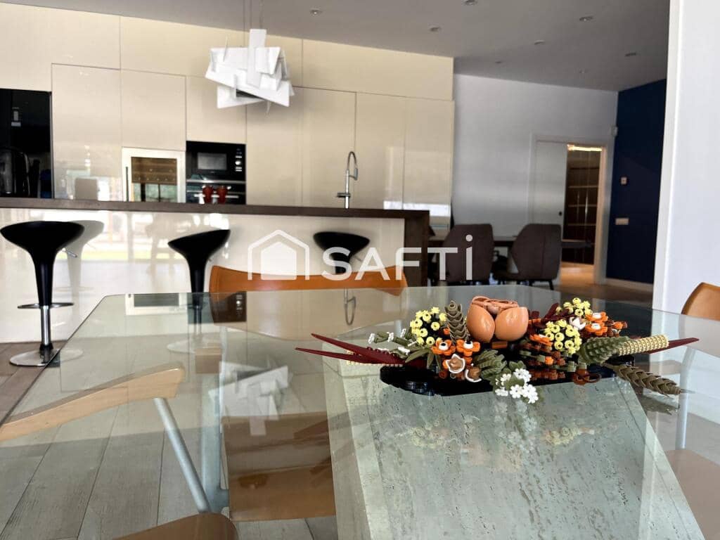 10 soverom Villa til salgs i Cubelles med svømmebasseng garasje - € 835 000 (Ref: 9174338)