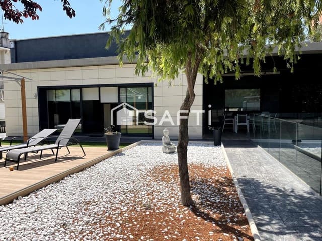 10 soverom Villa til salgs i Cubelles med svømmebasseng garasje - € 835 000 (Ref: 9174338)