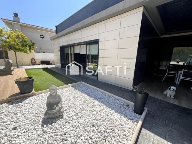 10 soverom Villa til salgs i Cubelles med svømmebasseng garasje - € 835 000 (Ref: 9174338)