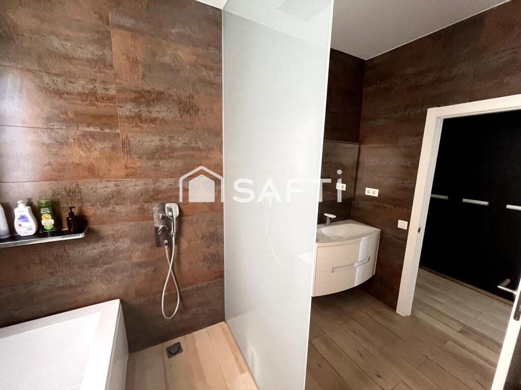 10 soverom Villa til salgs i Cubelles med svømmebasseng garasje - € 835 000 (Ref: 9174338)