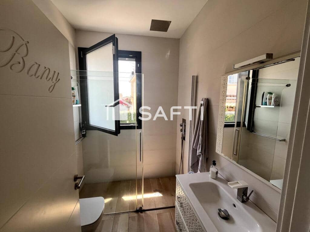 10 soverom Villa til salgs i Cubelles med svømmebasseng garasje - € 835 000 (Ref: 9174338)