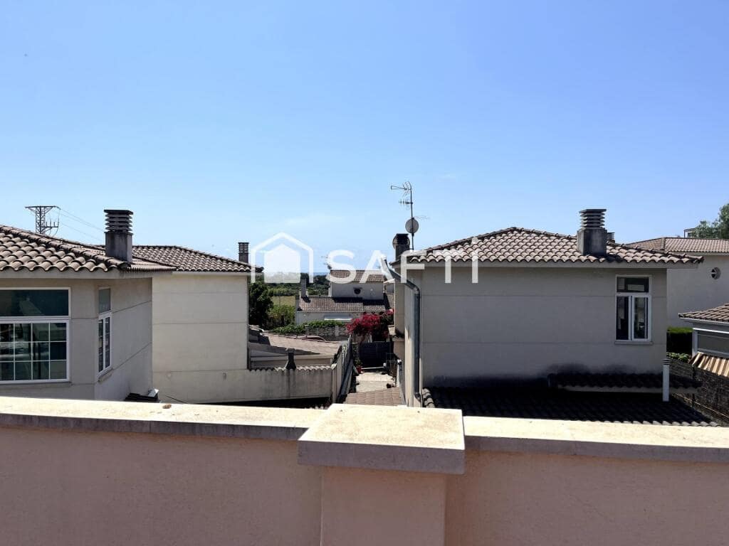 10 soverom Villa til salgs i Cubelles med svømmebasseng garasje - € 835 000 (Ref: 9174338)