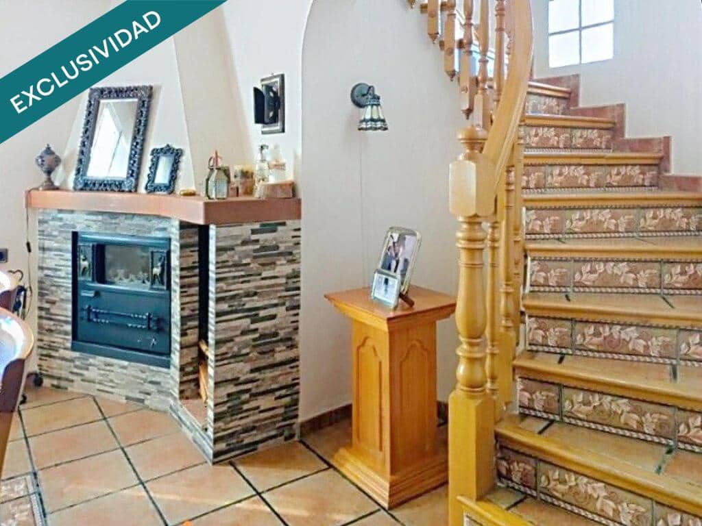 6 soveværelse Finca/Landehus til salg i Chiva med swimmingpool - € 298.000 (Ref: 9174377)