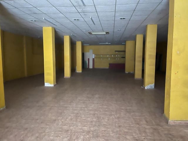 Commercial for sale in Burjassot - € 199,000 (Ref: 9174379)