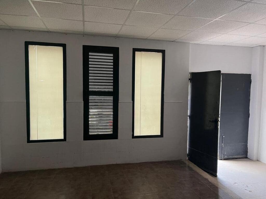 Erhverv til leje i Valencia by - € 1.900 (Ref: 9174382)