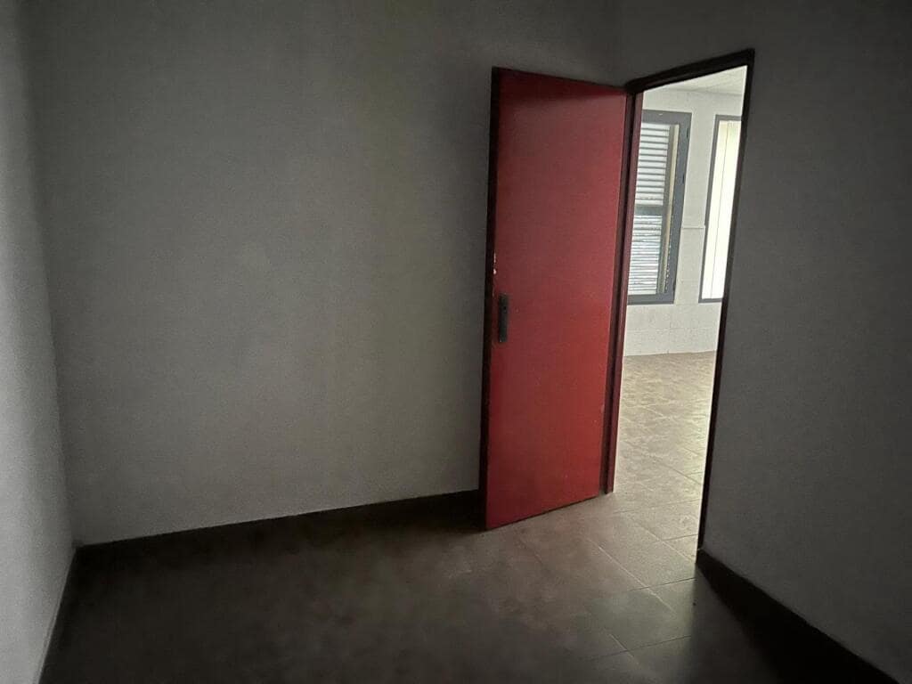 Erhverv til leje i Valencia by - € 1.900 (Ref: 9174382)