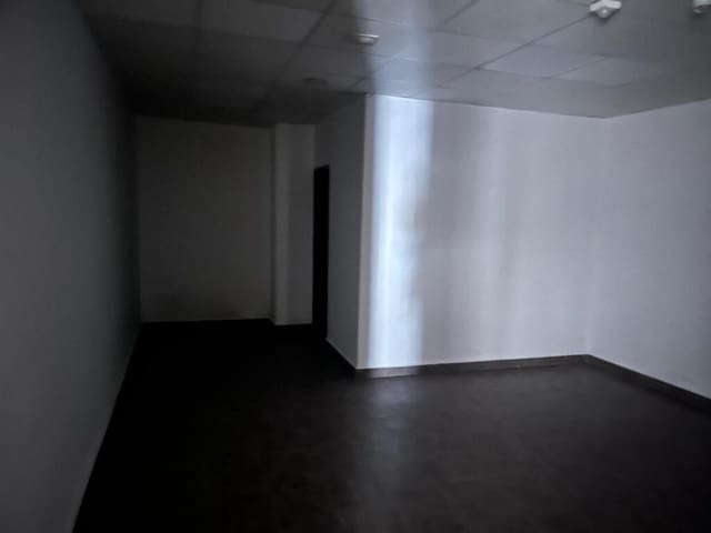 Commercieel te huur in Torrefiel, Valencia stad - € 1.900 (Ref: 9174382)