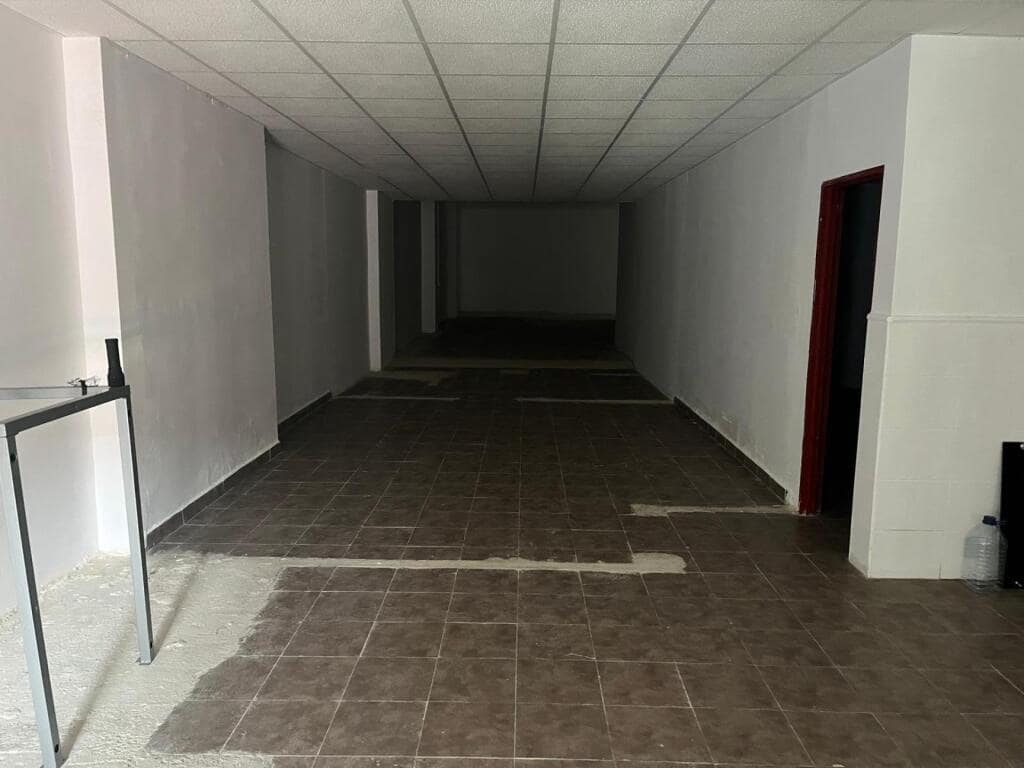 Erhverv til leje i Valencia by - € 1.900 (Ref: 9174382)