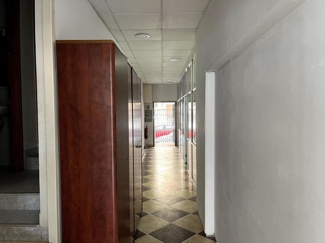 Commercial for sale in Tavernes Blanques - € 240,000 (Ref: 9174384)