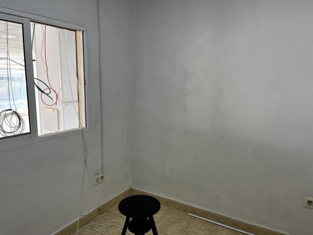 Commercial for sale in Tavernes Blanques - € 240,000 (Ref: 9174384)