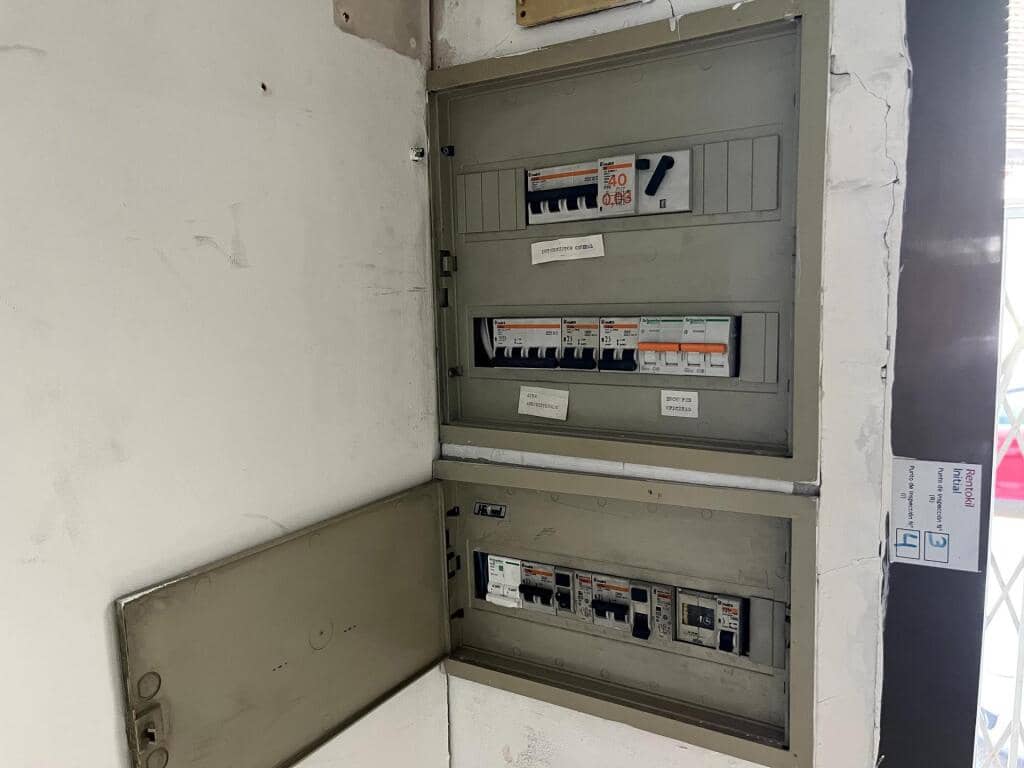 Kommersiell til salgs i Tavernes Blanques - € 240 000 (Ref: 9174384)