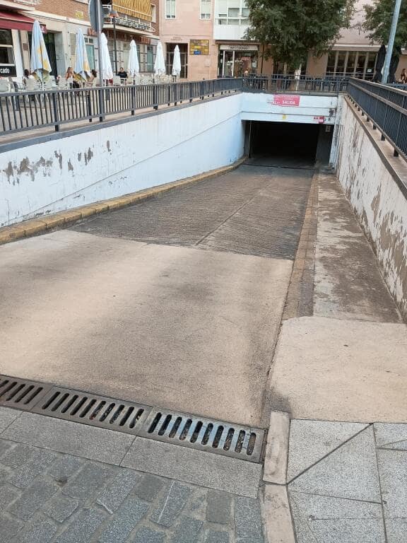 Garage til salg i Badajoz by - € 19.000 (Ref: 9174420)