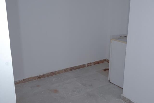 Erhverv til salg i Badalona - € 52.600 (Ref: 9174427)