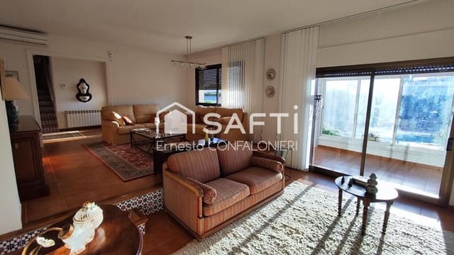 4 soverom Villa til salgs i Alcanar med svømmebasseng garasje - € 475 000 (Ref: 9174442)