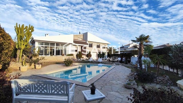 4 soverom Villa til salgs i Alcanar med svømmebasseng garasje - € 475 000 (Ref: 9174442)