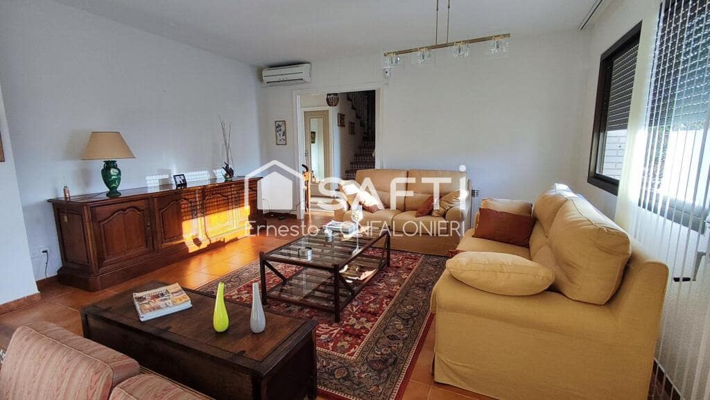 4 bedroom Villa for sale in Alcanar with pool garage - € 425,000 (Ref: 9174442)