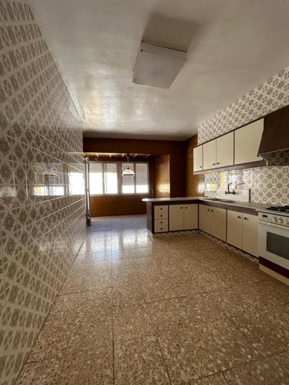 5 bedroom Apartment for sale in Sant Carles de la Rapita - € 155,500 (Ref: 9174446)