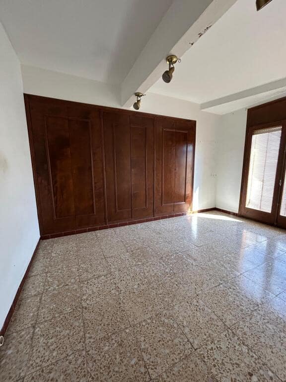 5 bedroom Apartment for sale in Sant Carles de la Rapita - € 155,500 (Ref: 9174446)