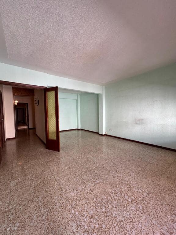 5 bedroom Apartment for sale in Sant Carles de la Rapita - € 155,500 (Ref: 9174446)