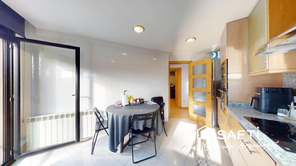 4 sypialnia Mieszkanie na sprzedaż w Miasto Girona z garażem - 415 000 € (Ref: 9174449)