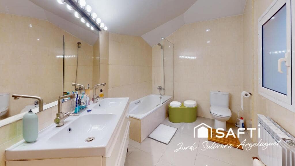 4 sypialnia Mieszkanie na sprzedaż w Miasto Girona z garażem - 415 000 € (Ref: 9174449)