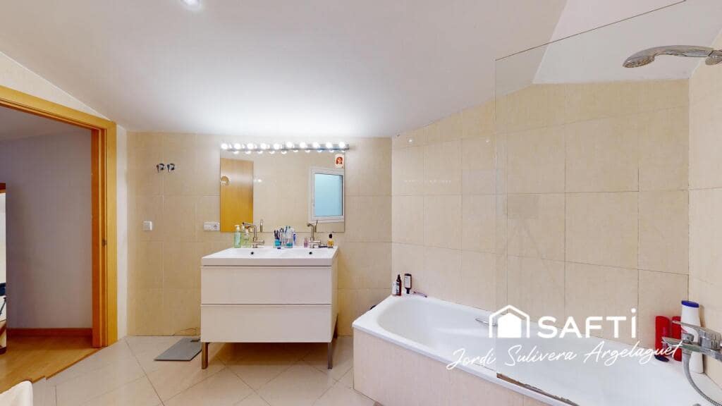 4 sypialnia Mieszkanie na sprzedaż w Miasto Girona z garażem - 415 000 € (Ref: 9174449)