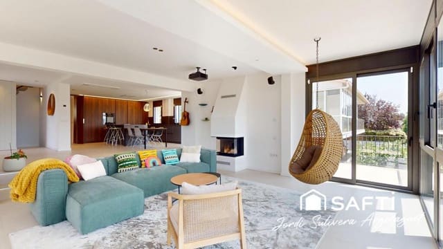 Chalet de 6 habitaciones en Banyoles en venta con garaje - 850.000 € (Ref: 9174452)