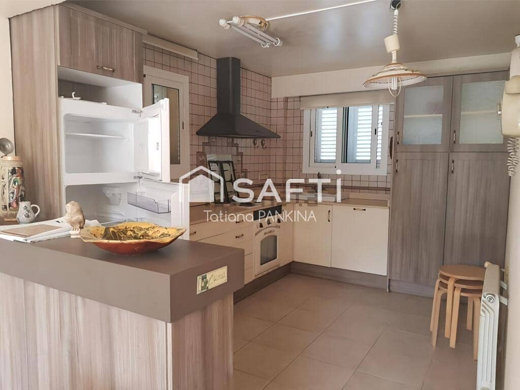 7 soveværelse Rækkehus til salg i Lloret de Mar med swimmingpool - € 700.000 (Ref: 9174455)