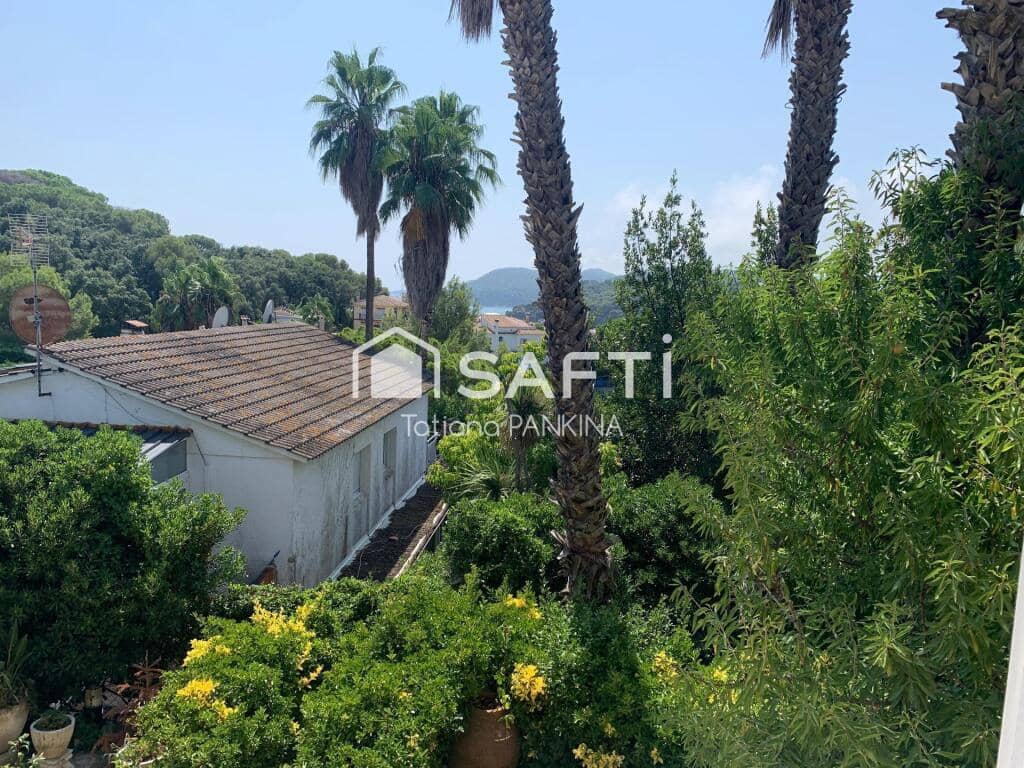 7 soveværelse Rækkehus til salg i Lloret de Mar med swimmingpool - € 700.000 (Ref: 9174455)