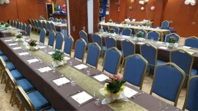 Commercial for sale in Torrent - € 159,000 (Ref: 9174499)